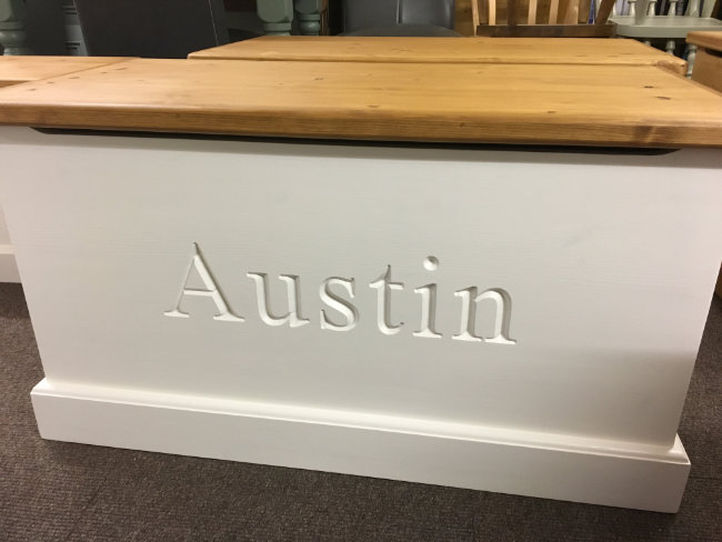 Toy box without engraving